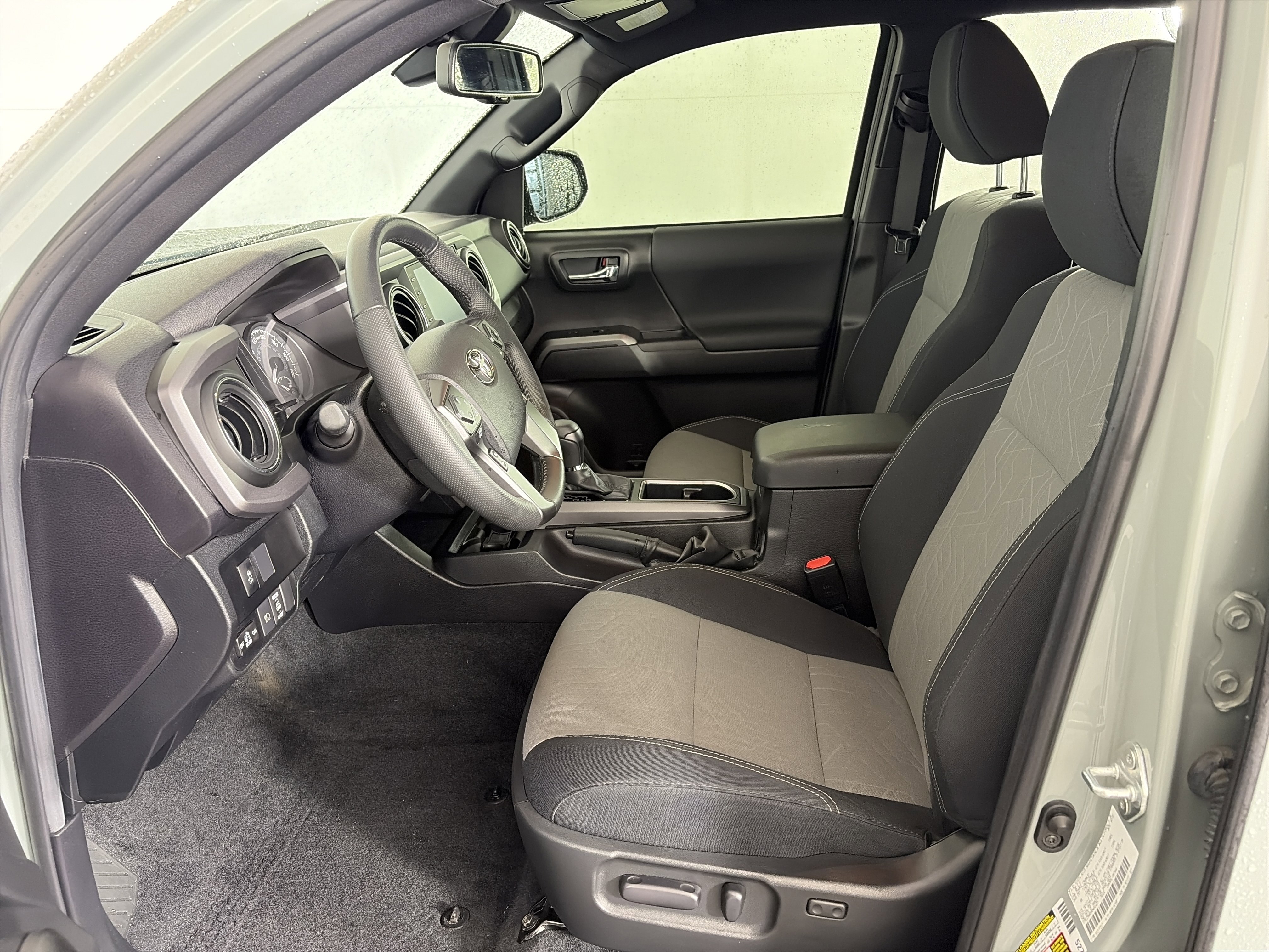 Used 2022 Toyota Tacoma TRD Sport image 6