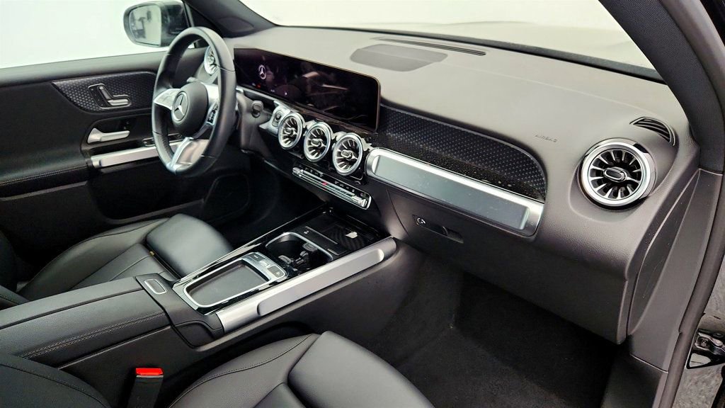 Used 2024 Mercedes-Benz EQB 300 4MATIC image 24