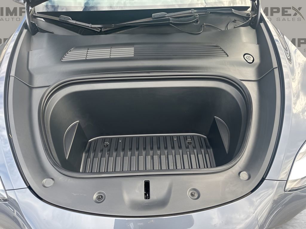 Used 2021 Tesla Model Y Long Range image 35