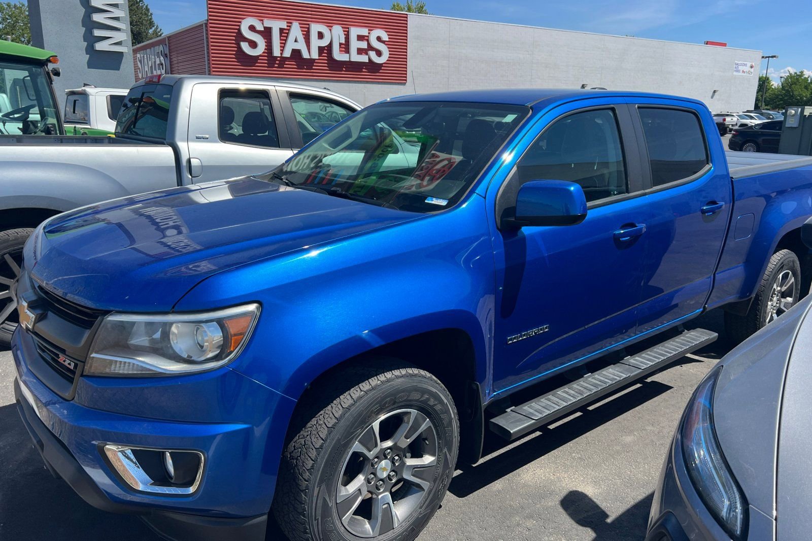 Used 2018 Chevrolet Colorado Z71 AWD/4WD image 2