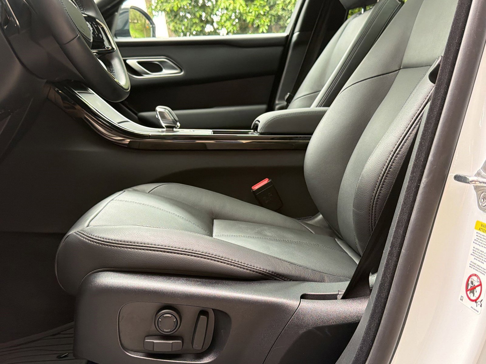 Used 2026 Land Rover Range Rover Velar Dynamic SE AWD/4WD image 14