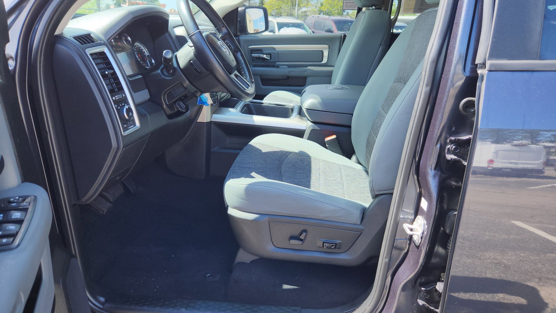 Used 2017 RAM 1500 Big Horn AWD/4WD image 23