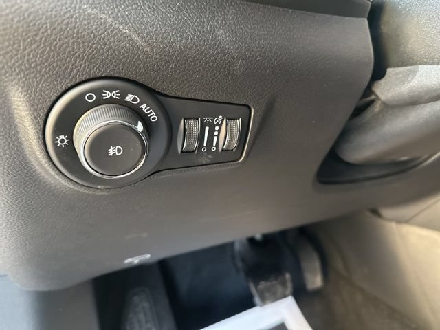 New 2026 Jeep Compass Latitude w/ Sun and Sound Group AWD/4WD image 19