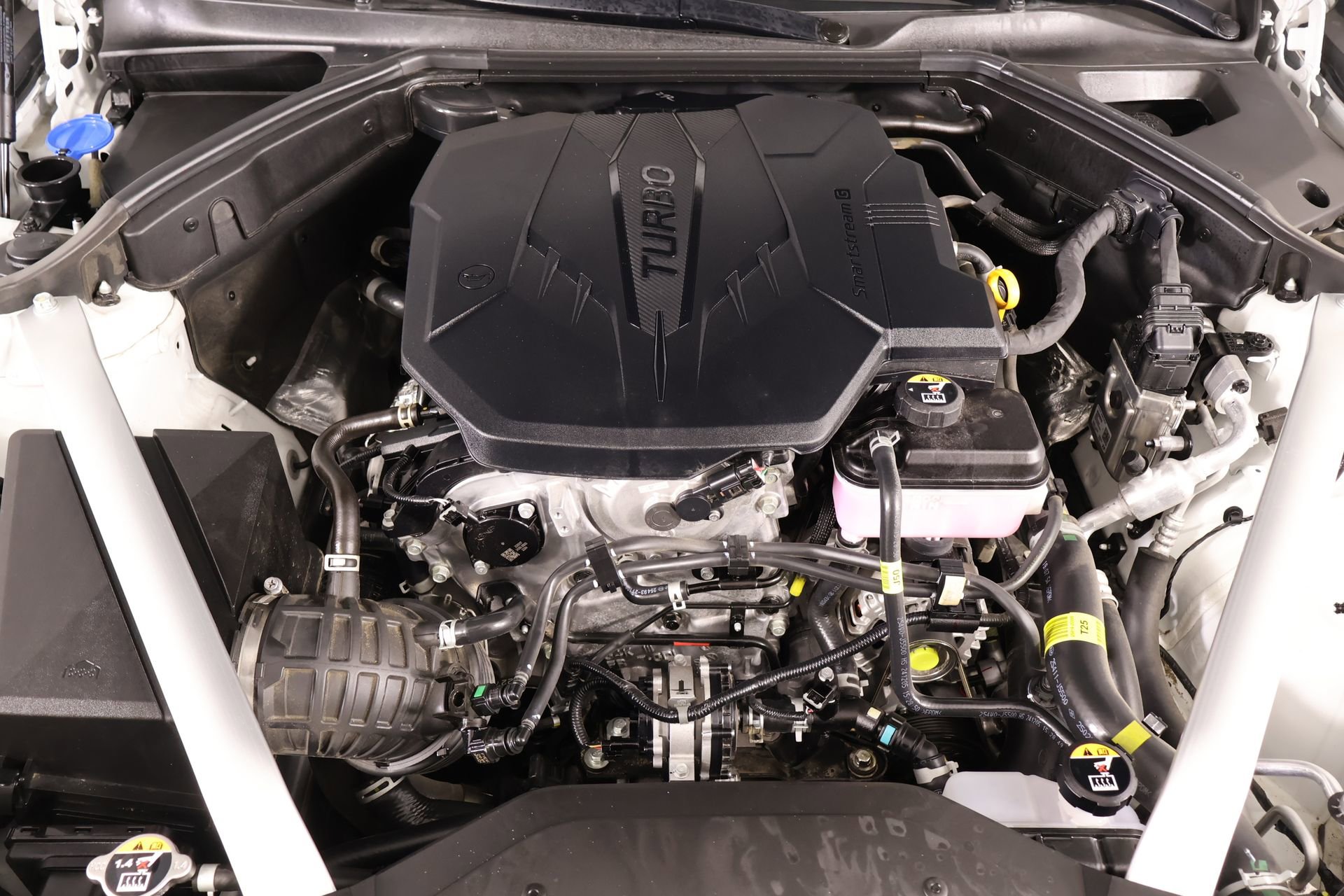 Used 2025 Genesis G70 2.5T image 18