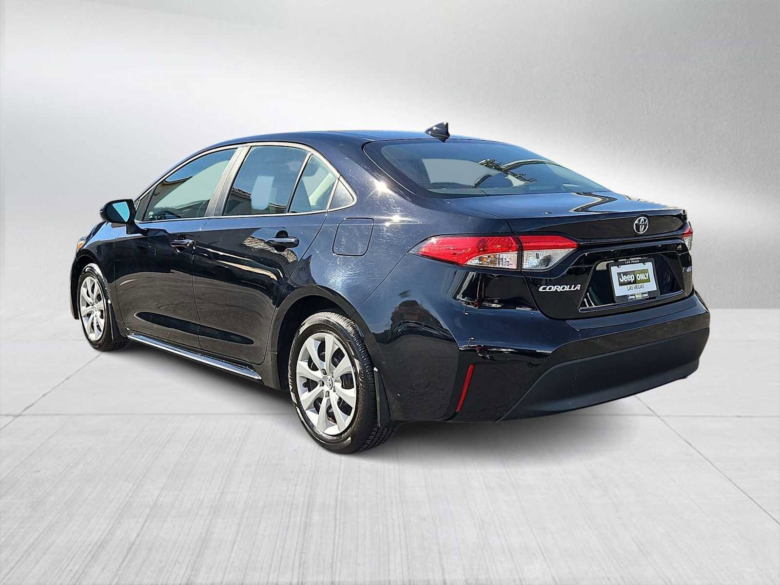 Used 2025 Toyota Corolla LE image 6