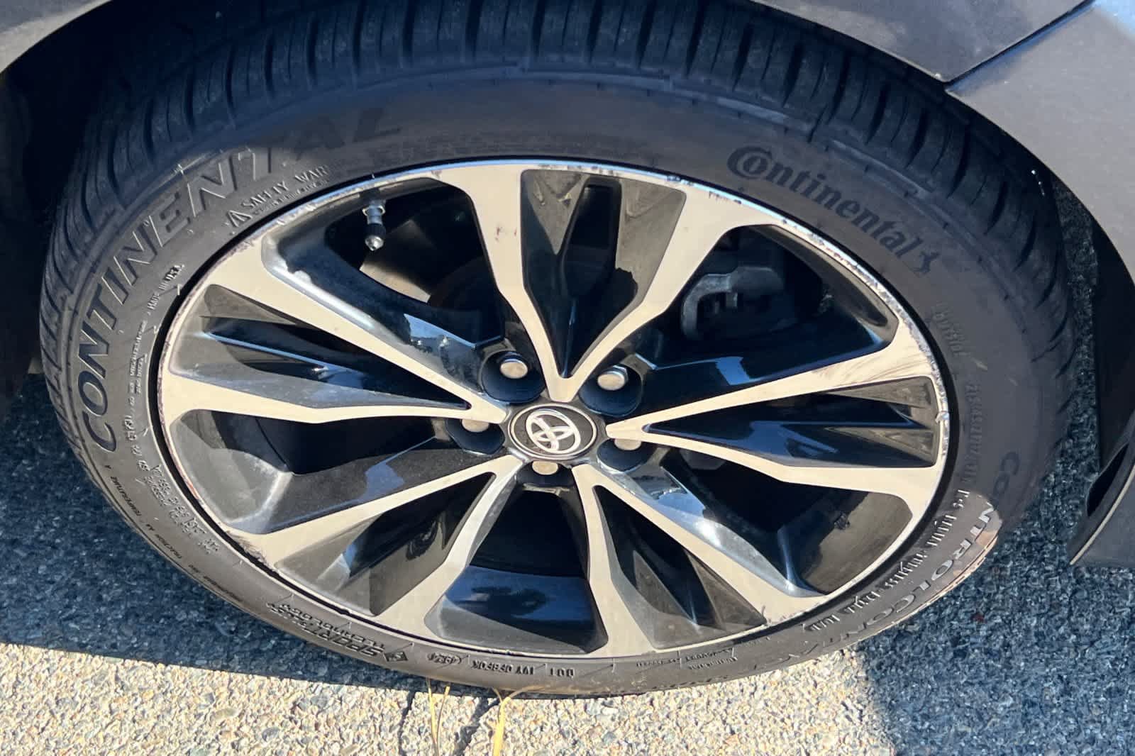Used 2017 Toyota Corolla SE w/ SE Premium Package FWD image 15