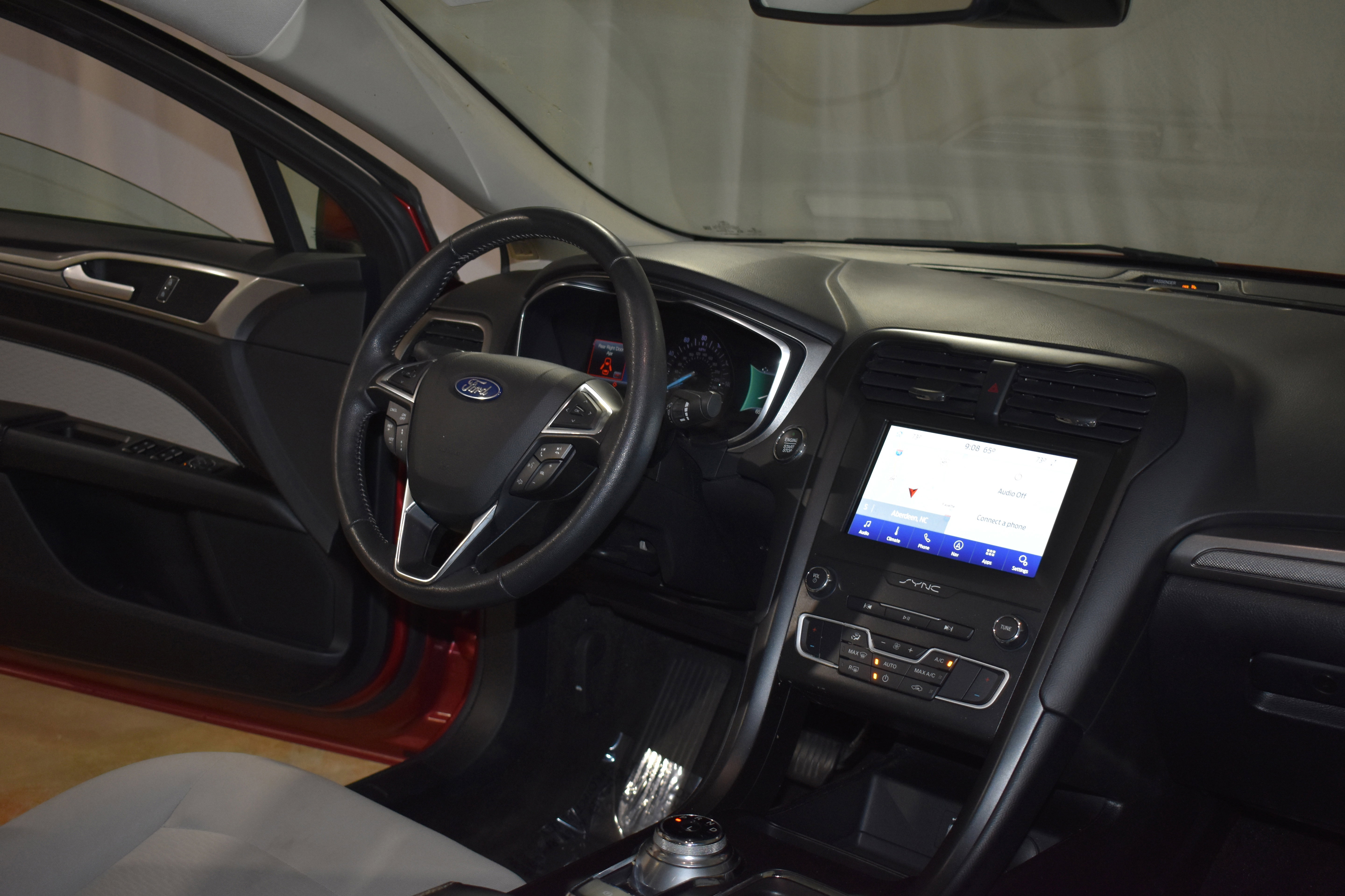 Used 2020 Ford Fusion SE w/ Equipment Group 151A image 27