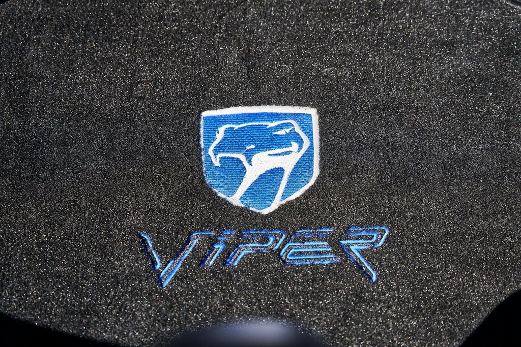 Used 1996 Dodge Viper GTS image 32