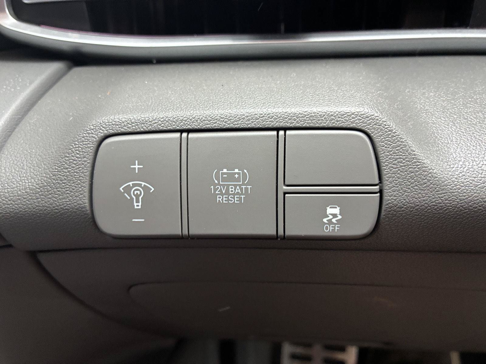 Used 2025 Hyundai Elantra SEL FWD image 13