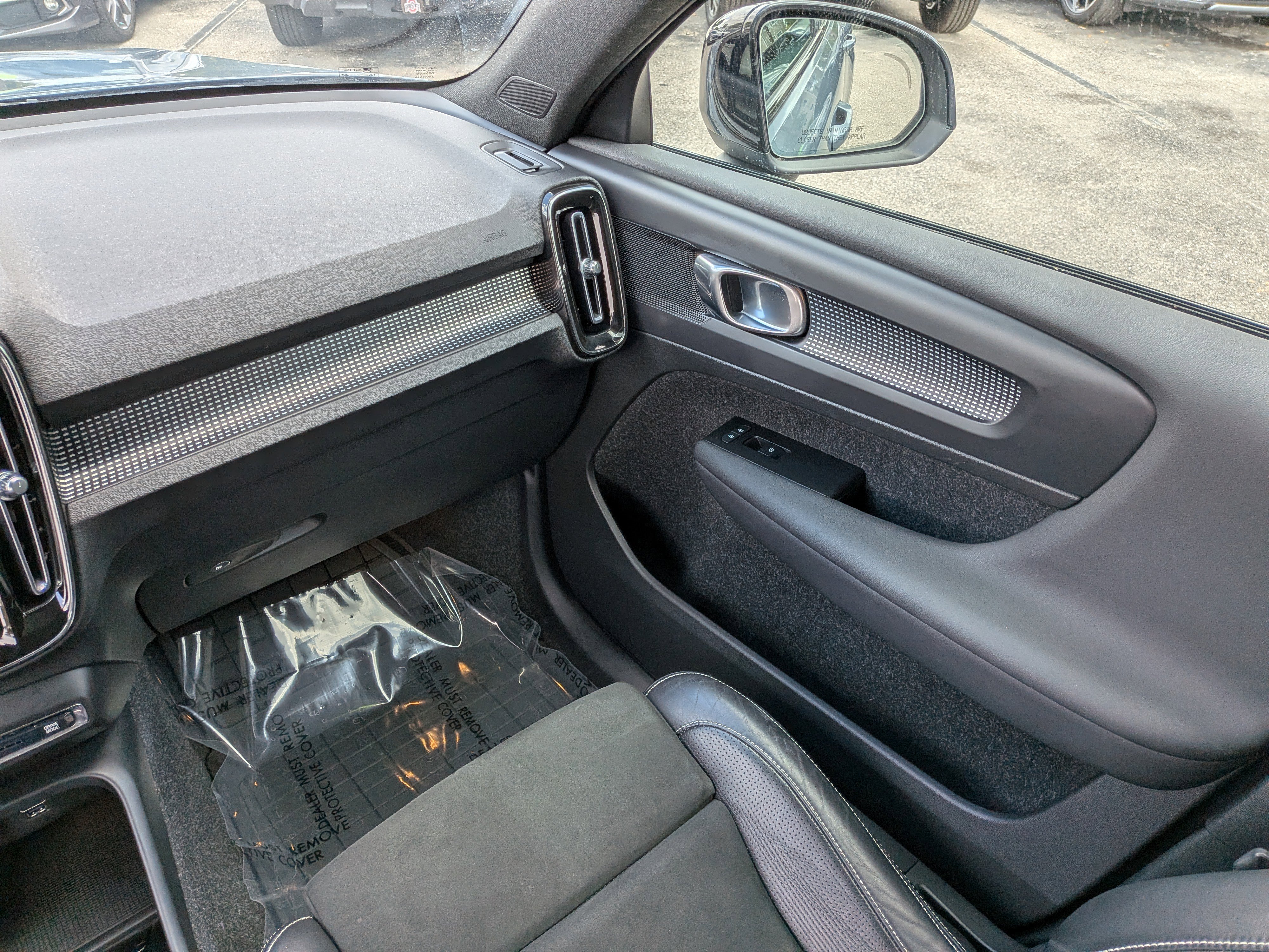 Used 2021 Volvo XC40 T4 R-Design w/ Protection Package Premier image 20