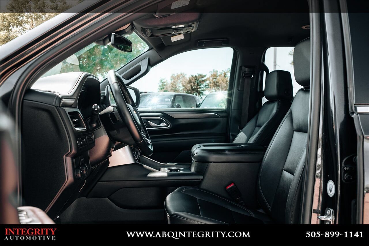 Used 2024 Chevrolet Suburban LT RWD image 17