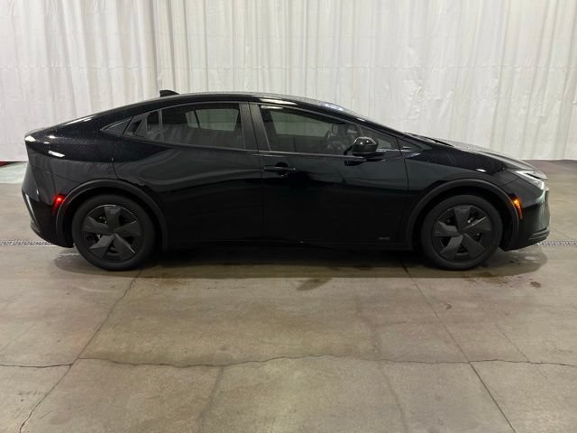 Used 2023 Toyota Prius LE AWD/4WD image 3