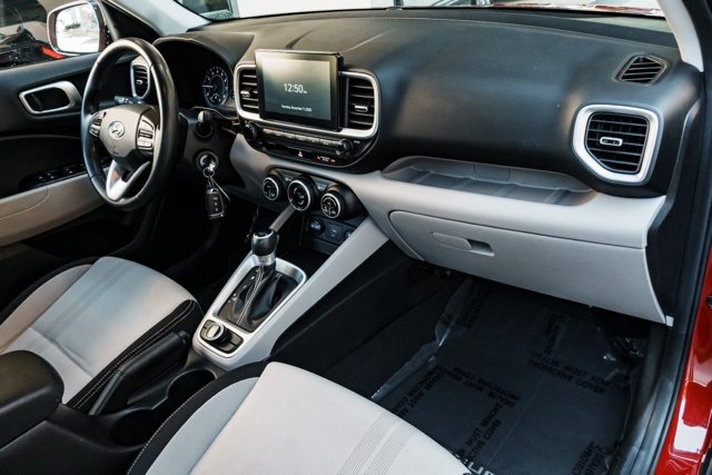 Certified 2021 Hyundai Venue SEL image 25