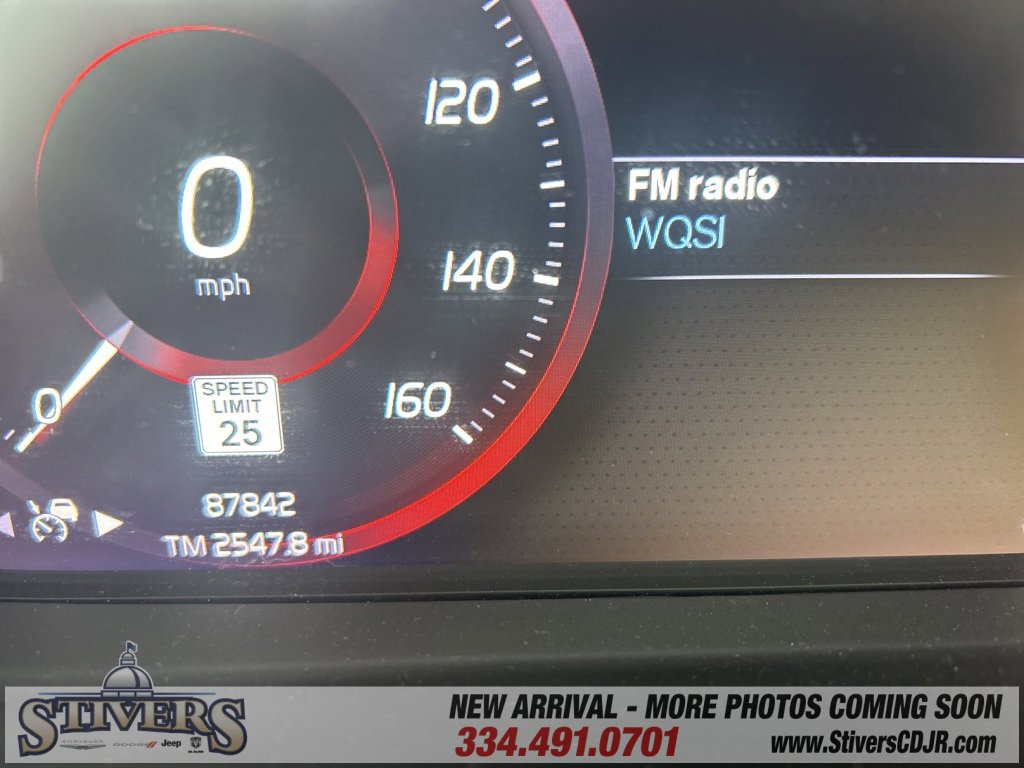 Used 2019 Volvo XC40 T4 Momentum image 10