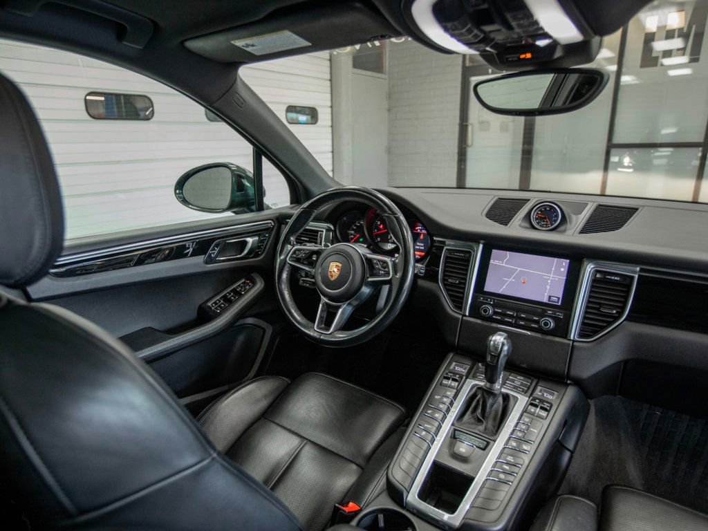 Used 2018 Porsche Macan AWD/4WD image 16