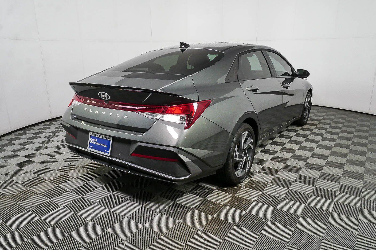 Certified 2025 Hyundai Elantra Sport FWD image 3