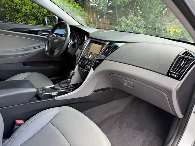 Used 2012 Hyundai Sonata Limited w/ Navigation Pkg image 12