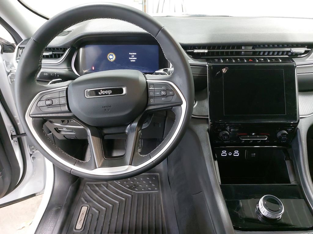 Used 2023 Jeep Grand Cherokee Laredo image 15