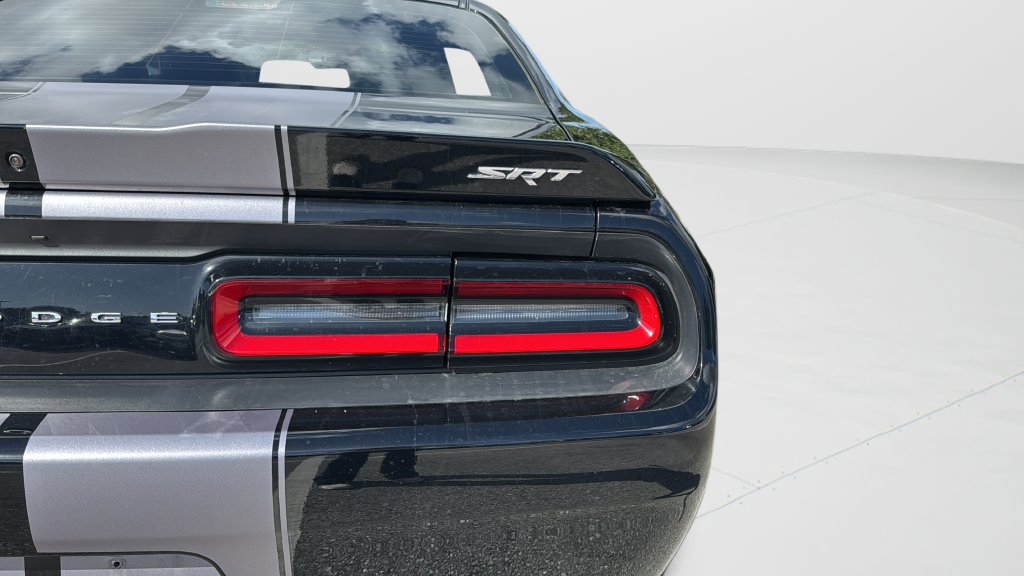 Used 2015 Dodge Challenger SRT RWD image 26
