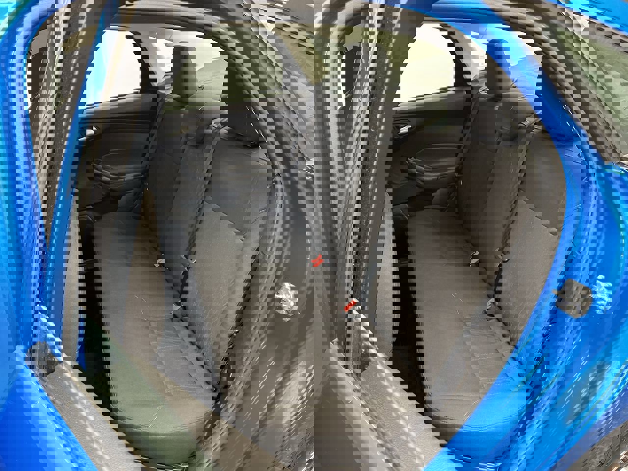 Used 2015 Ford Focus SE w/ SE Cold Weather Package image 10