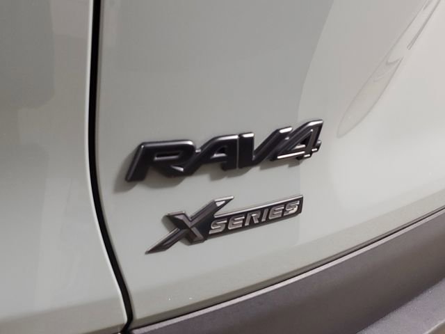 Used 2022 Toyota RAV4 XLE w/ Convenience Package image 9