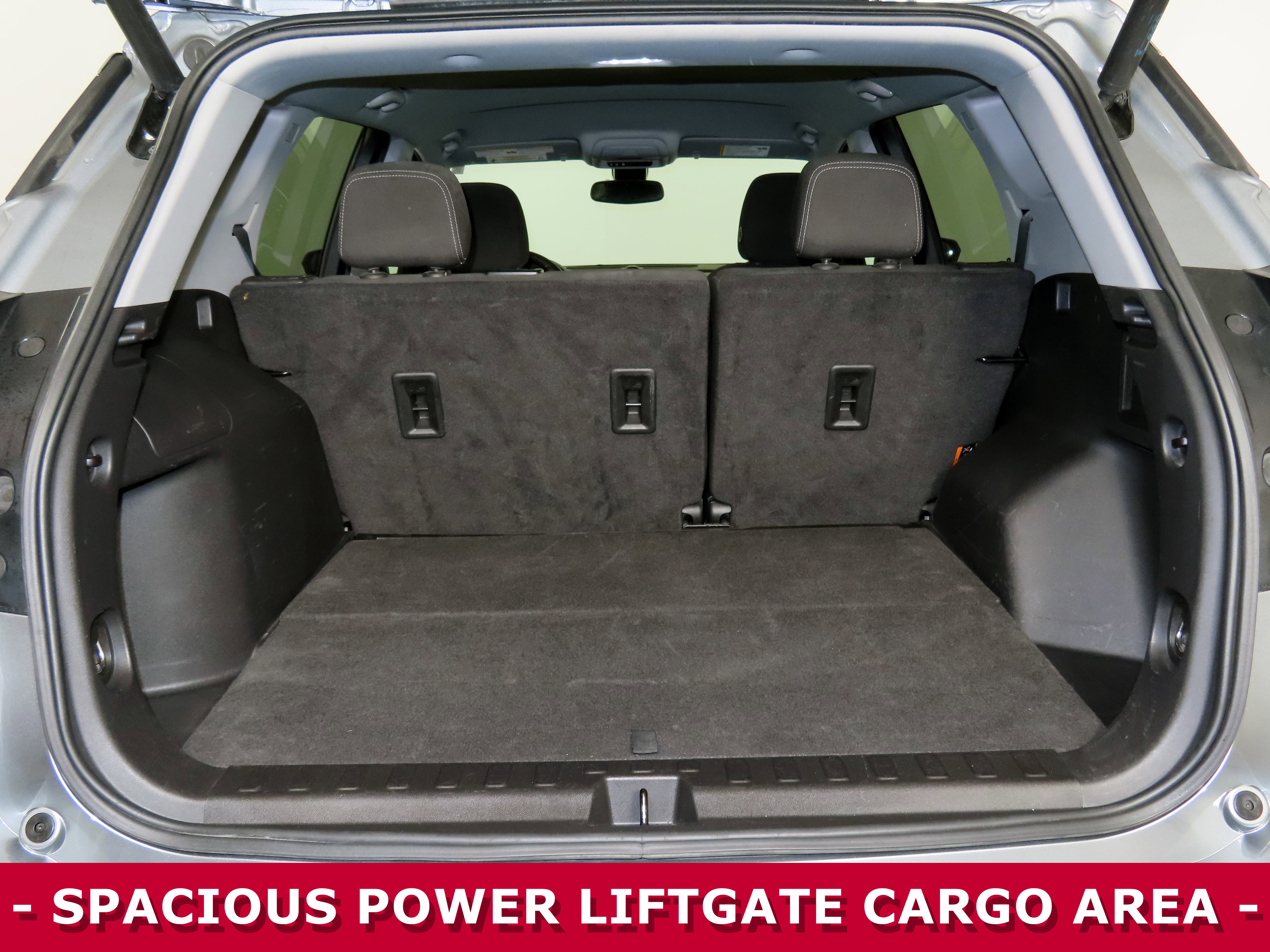 Used 2023 GMC Terrain SLE w/ Driver Convenience Package image 26