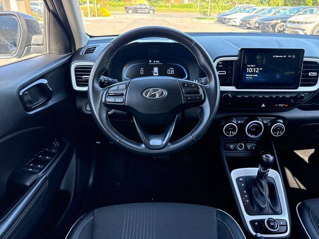 Used 2025 Hyundai Venue Limited FWD image 13