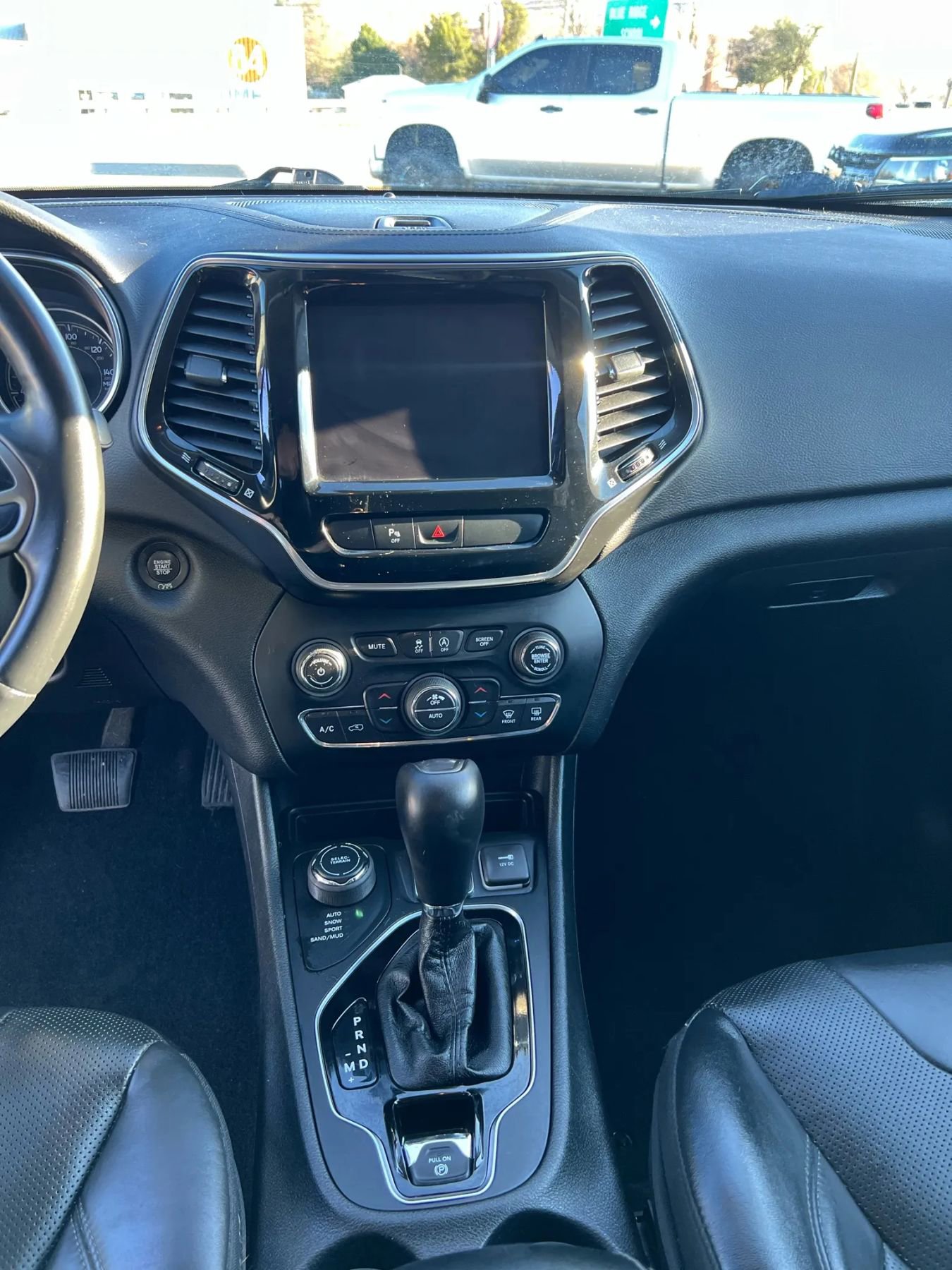 Used 2019 Jeep Cherokee Limited image 13
