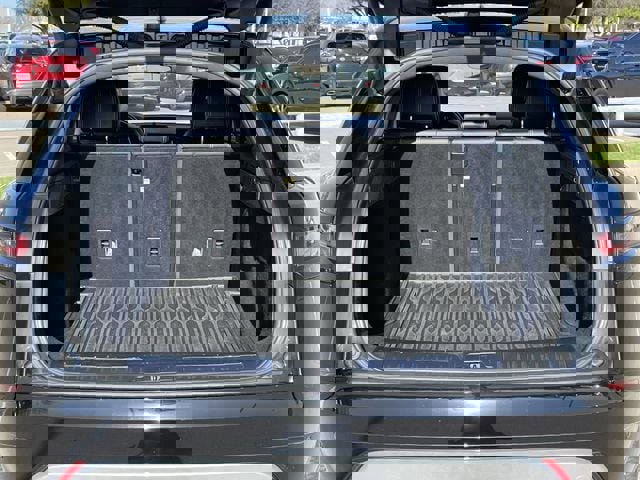 Used 2020 Land Rover Range Rover Velar R-Dynamic S image 29