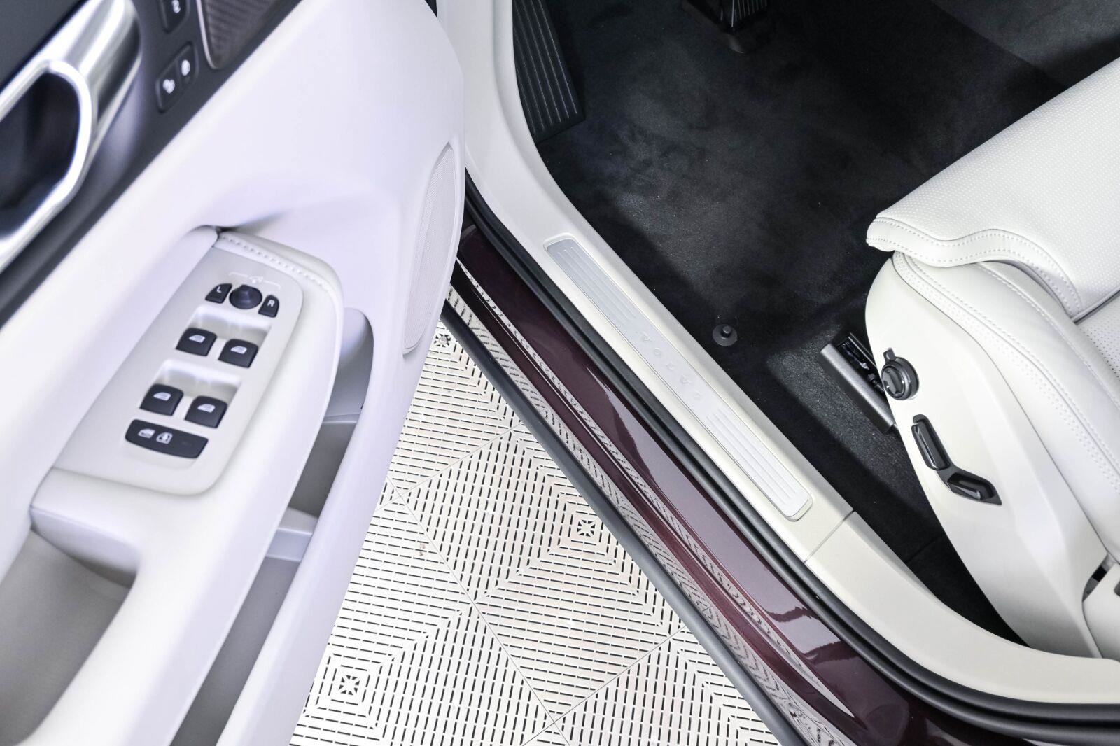 New 2027 Volvo XC60 B5 Ultra AWD/4WD image 8