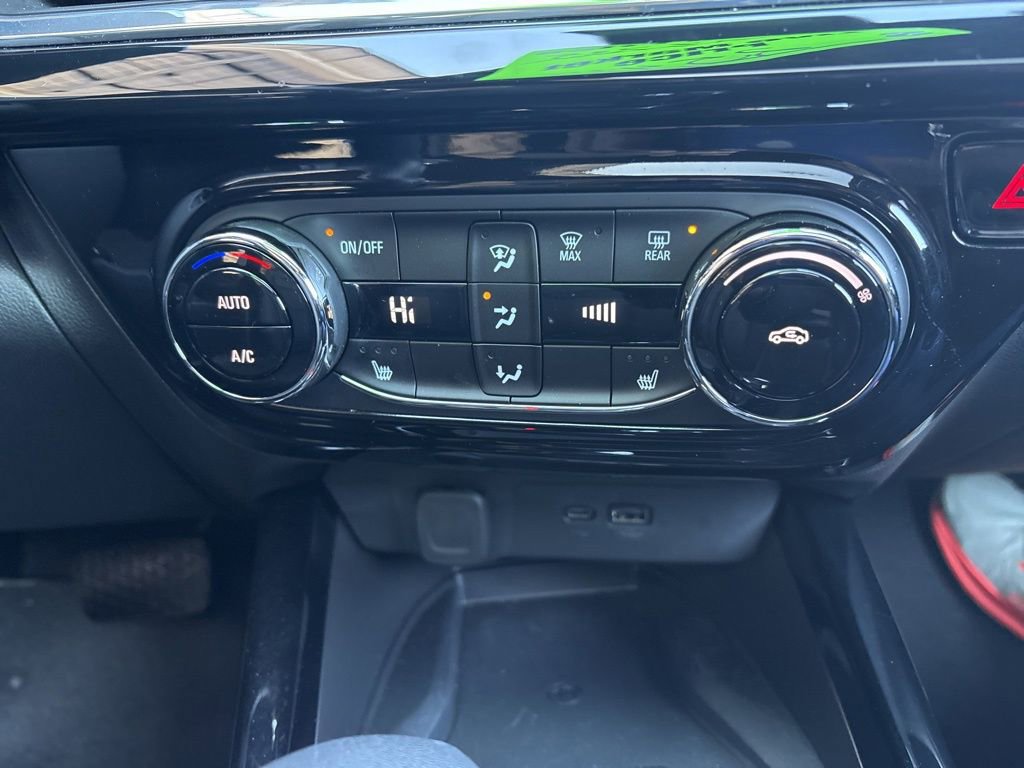 Used 2025 Chevrolet Trax RS w/ Sunroof Package image 19