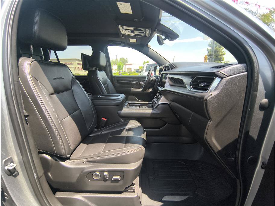 Used 2021 GMC Yukon Denali w/ Denali Premium Package AWD/4WD image 15