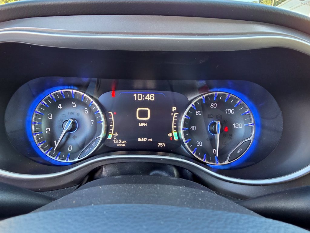 Used 2023 Chrysler Pacifica Touring-L FWD image 16