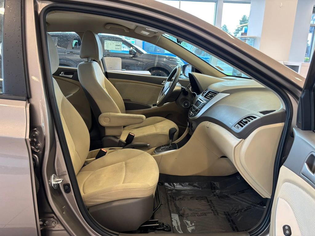 Used 2013 Hyundai Accent GLS FWD image 22