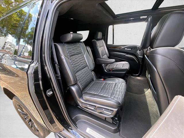 Used 2023 Cadillac Escalade ESV Sport Platinum w/ LPO, ONYX Package AWD/4WD image 29