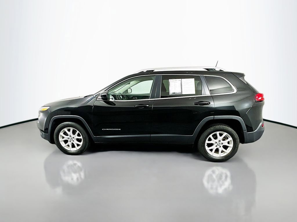 Used 2017 Jeep Cherokee Latitude w/ Cold Weather Group image 4