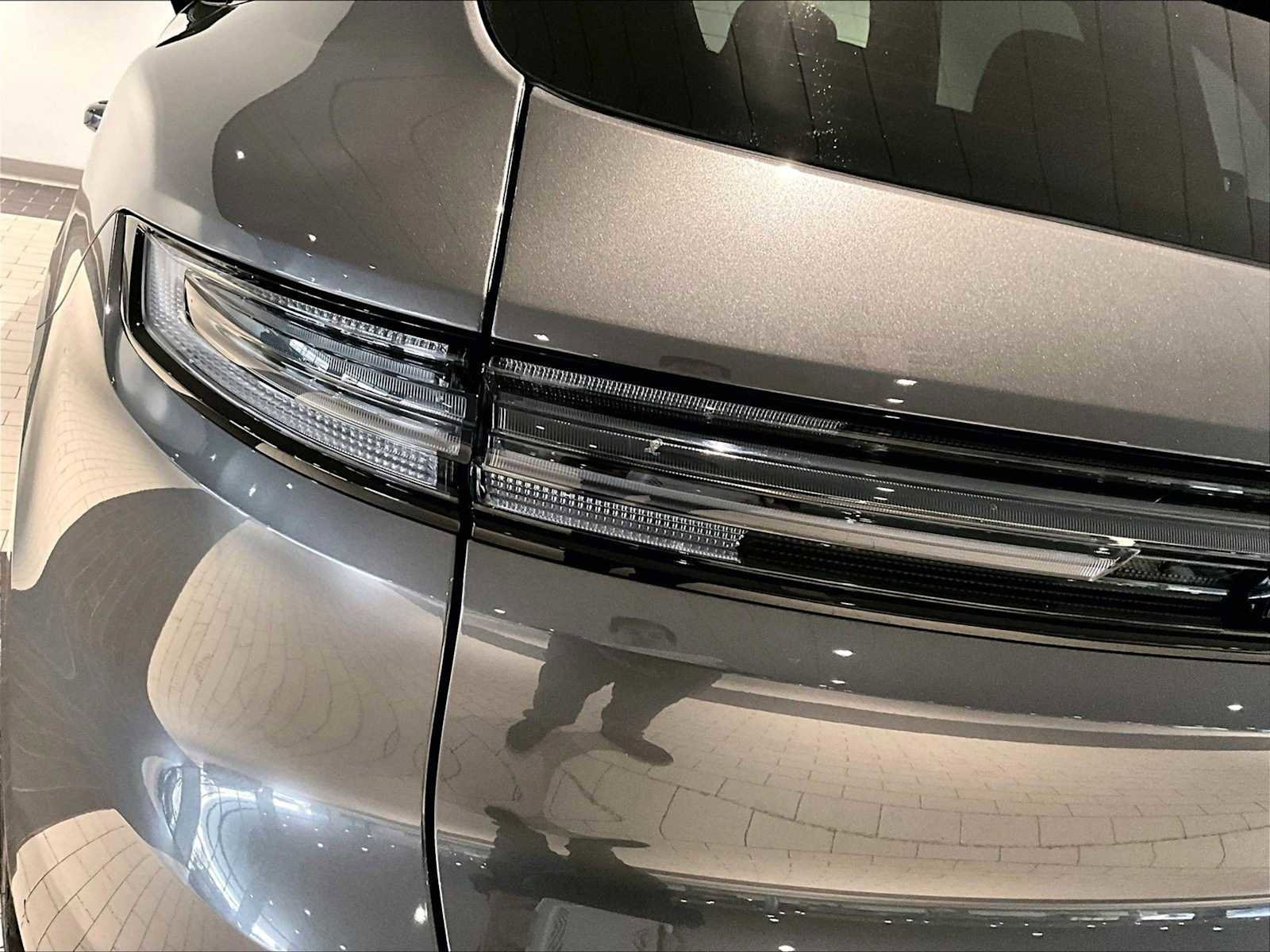 Used 2025 Porsche Cayenne image 34