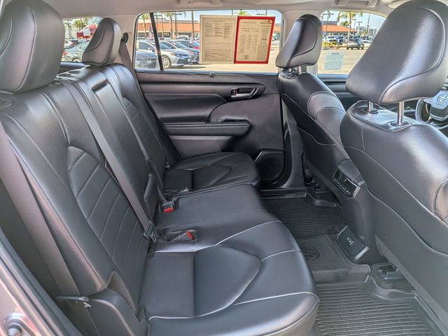 Used 2024 Toyota Highlander XLE AWD/4WD image 17