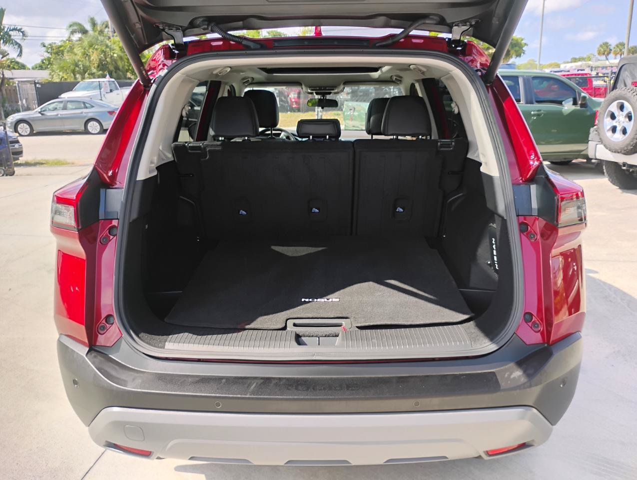 Used 2023 Nissan Rogue SV w/ SV Premium B Package FWD image 7