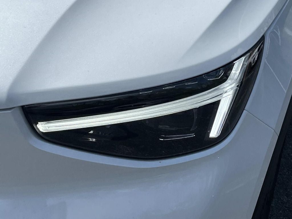 New 2026 Volvo XC40 B5 Ultra w/ Climate Package AWD/4WD image 9
