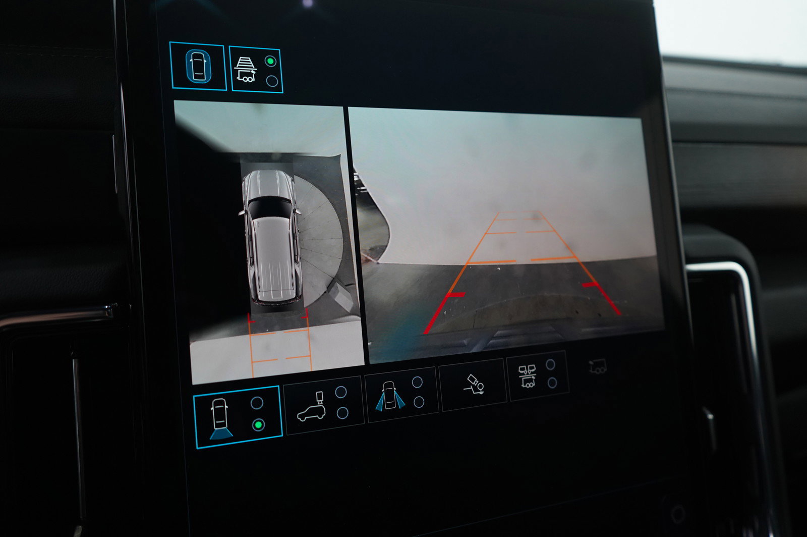 Used 2025 GMC Yukon Denali w/ Denali Reserve Package image 24