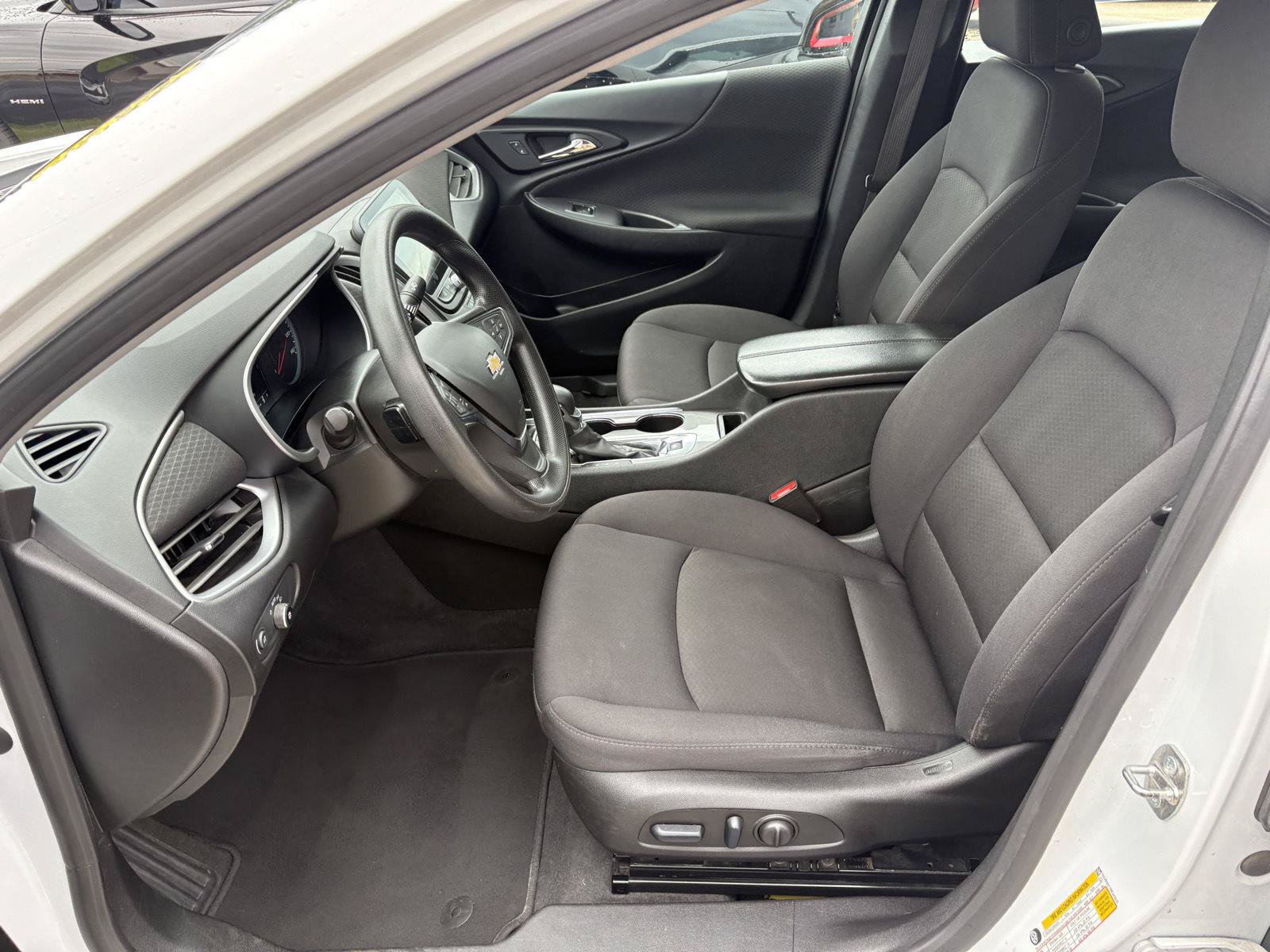 Used 2024 Chevrolet Malibu LT FWD image 4