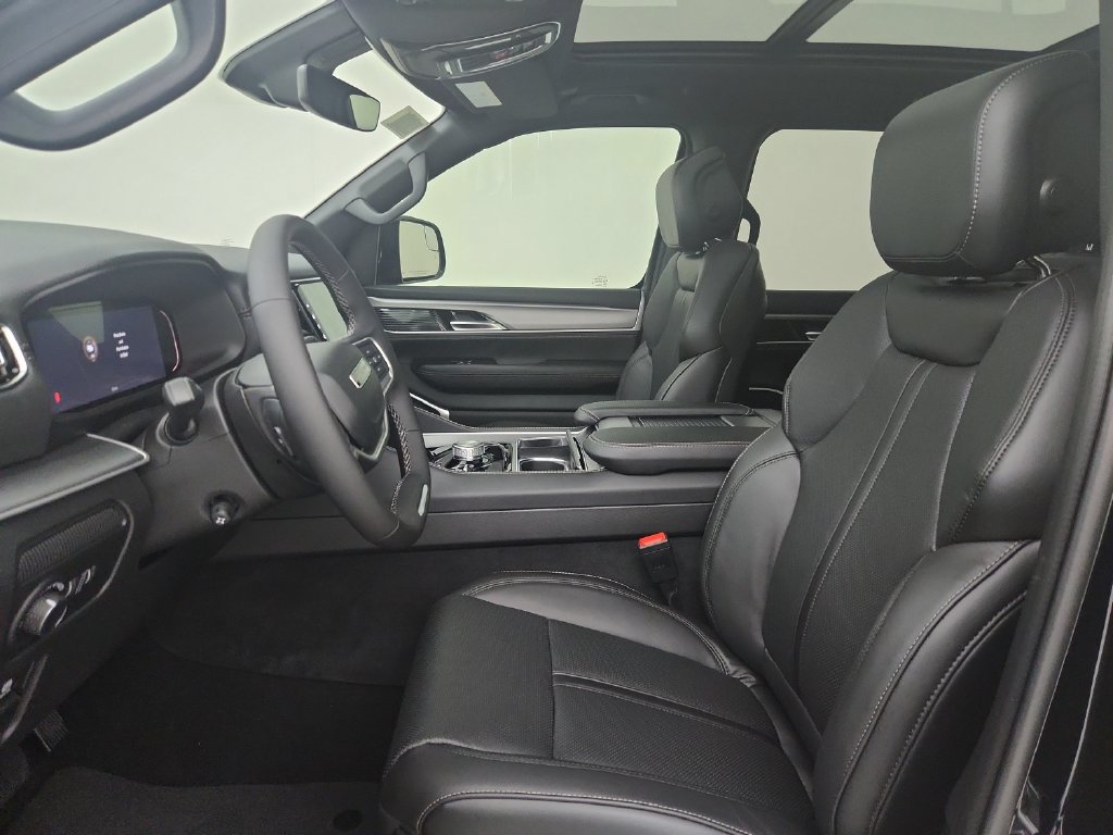 New 2026 Jeep Grand Wagoneer L 4WD w/ Premium Group I image 18