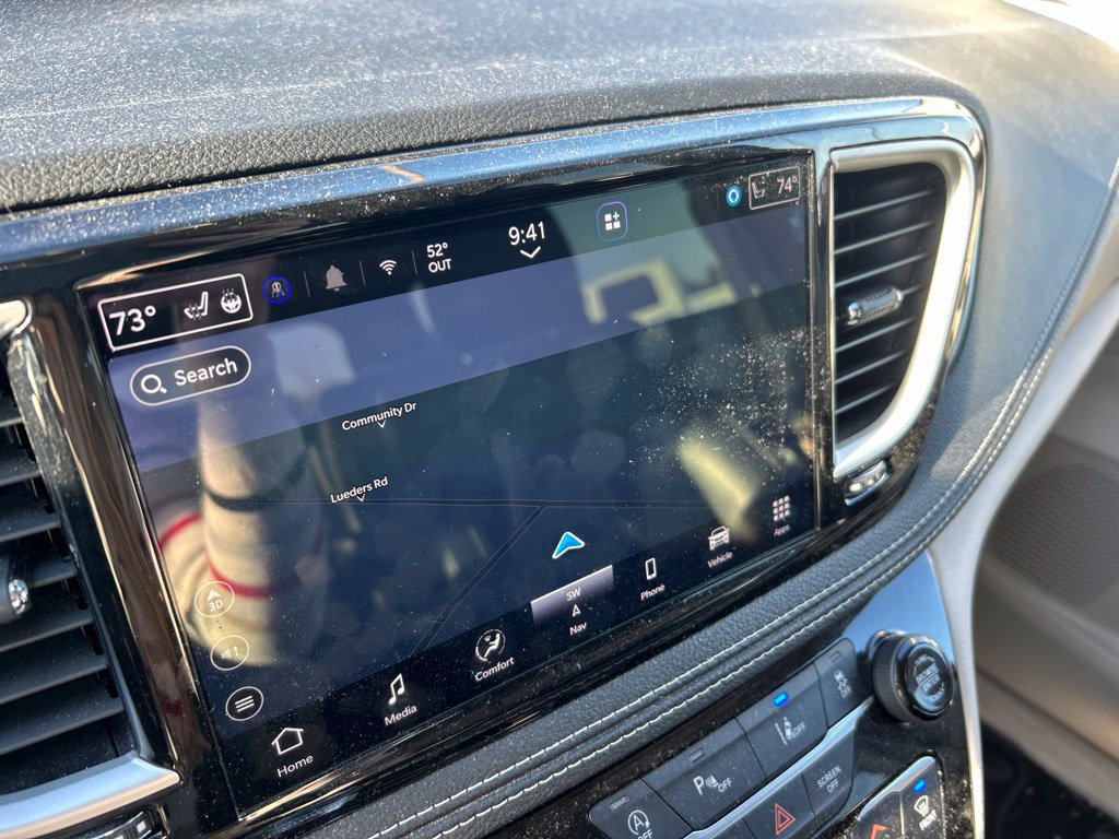 Used 2023 Chrysler Pacifica Touring-L w/ Uconnect Theater Family Group AWD/4WD image 18