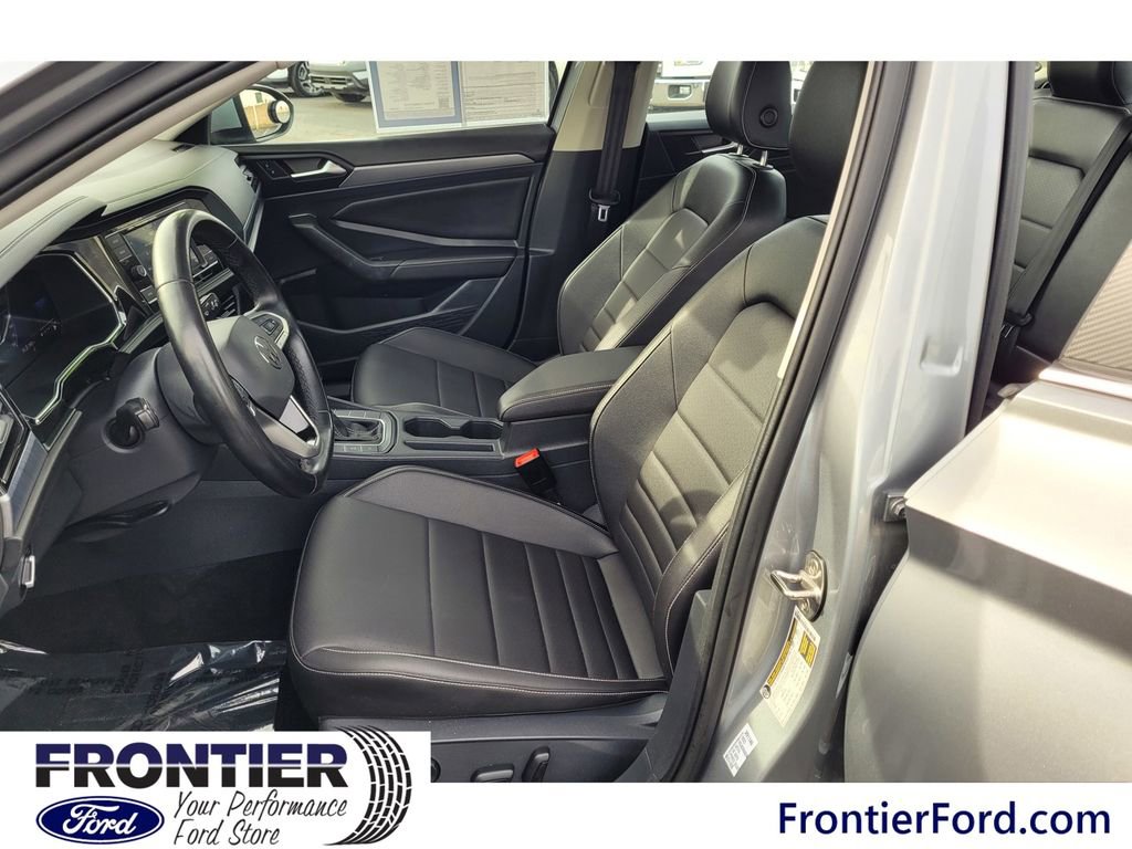 Used 2023 Volkswagen Jetta SE image 12