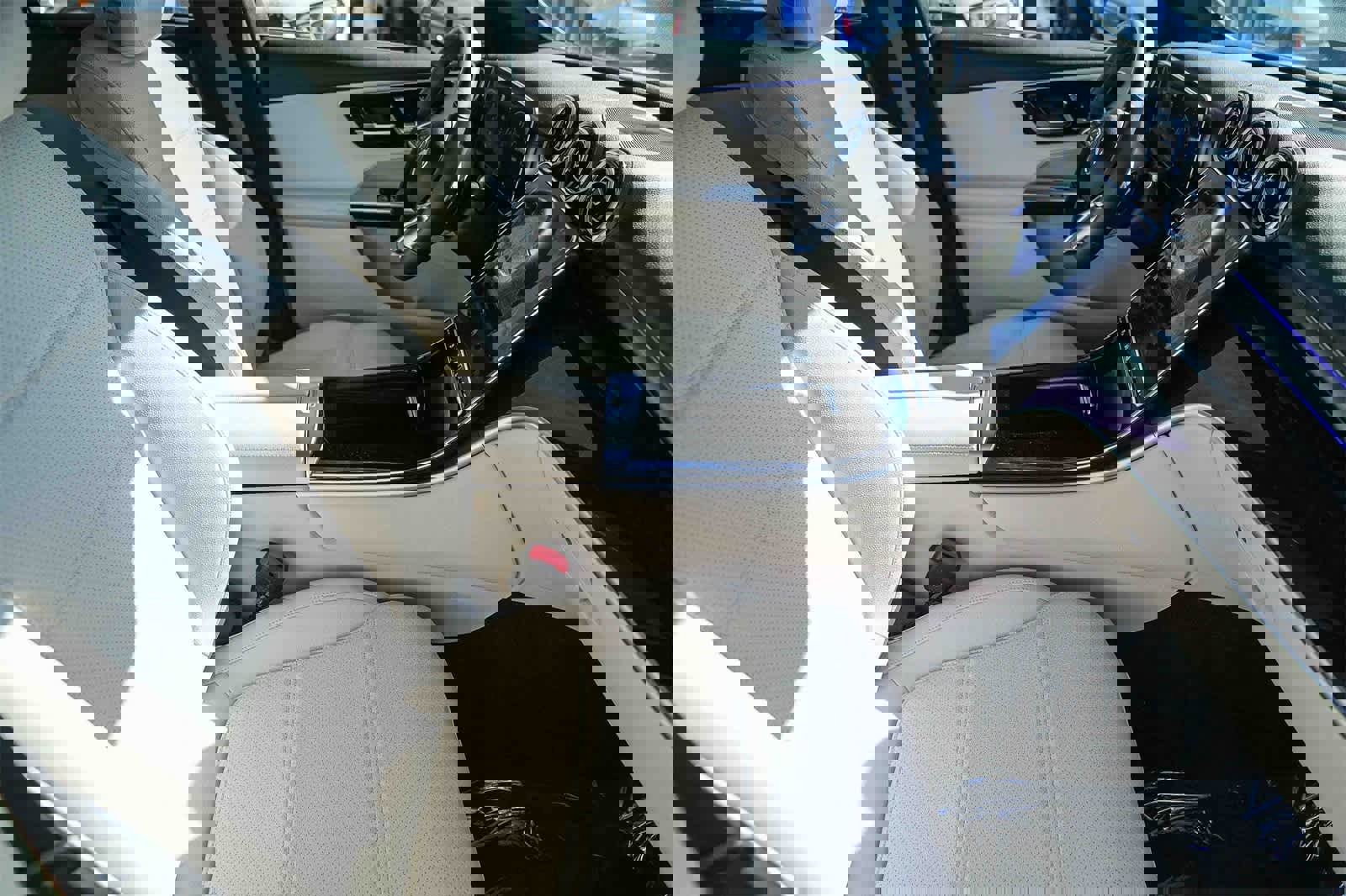 Used 2025 Mercedes-Benz GLC 350e 4MATIC image 12