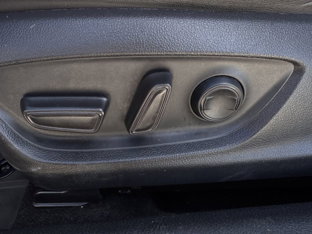 Used 2019 Toyota Avalon XSE w/ All Weather Liner Package image 27