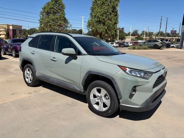 Used 2019 Toyota RAV4 XLE w/ Convenience Package FWD image 2