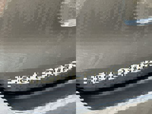 Used 2023 Toyota Highlander XLE image 20