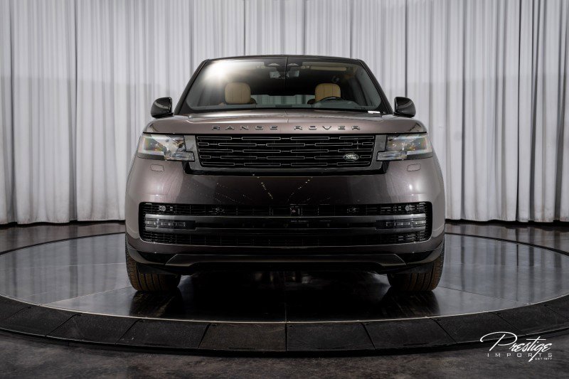 Used 2025 Land Rover Range Rover SE image 2